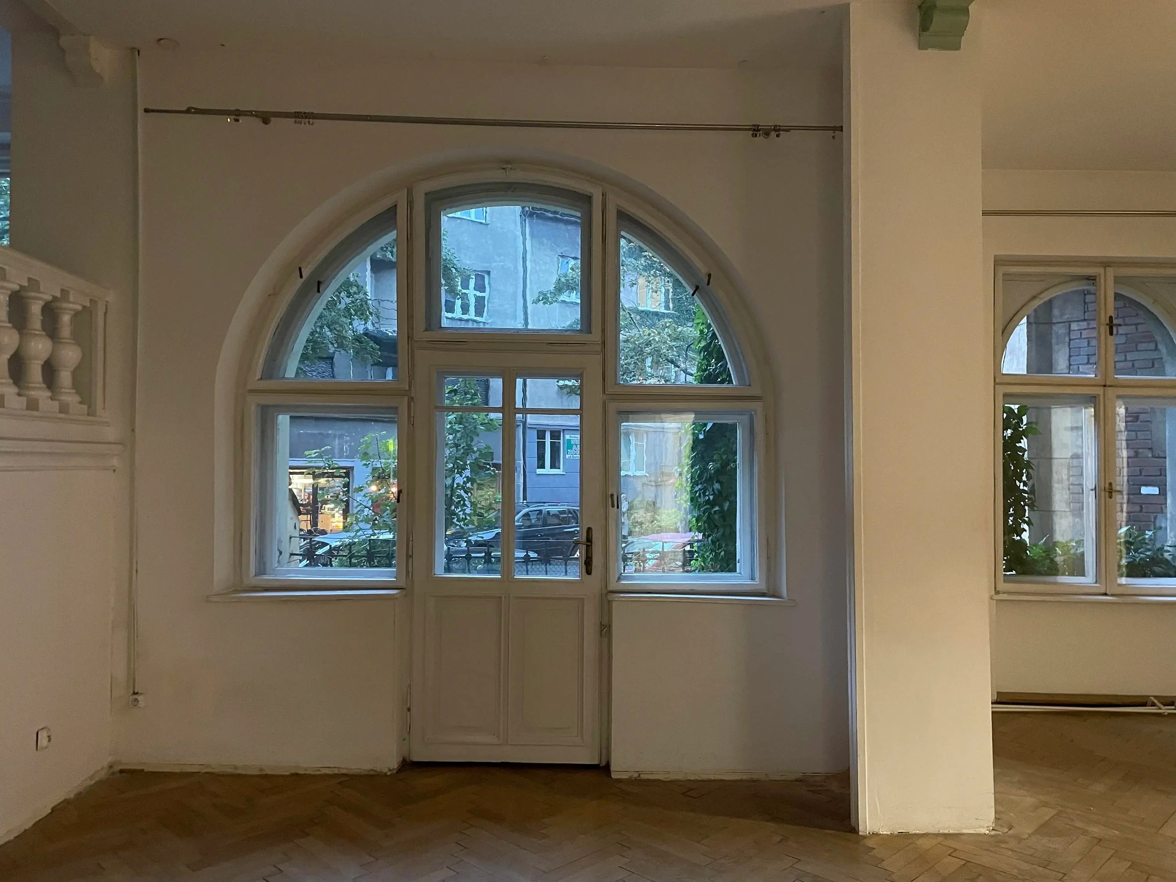 Barska window